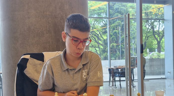 Faustino Oro recuperó la sonrisa: ganó y otra vez es puntero del campeonato argentino