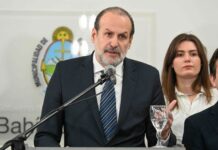 Intimaron al intendente de Bahía Blanca por una deuda de $7.500 millones por el consumo de energía eléctrica en barrios carenciados