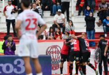 Newell’s venció 2-0 a Huracán en Parque Patricios y quedó a un paso de asegurar su permanencia en la Liga Profesional