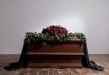 Velaron y cremaron el cuerpo equivocado: fallo en contra de una universidad y de una funeraria por daño moral