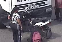 Video: el violento choque frontal entre una moto y un camión en Don Torcuato